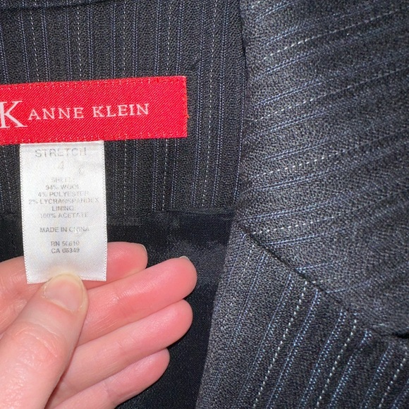 Anne Klein ladies pants suit black with blue/gray pinstripes size 4 - Picture 5 of 8